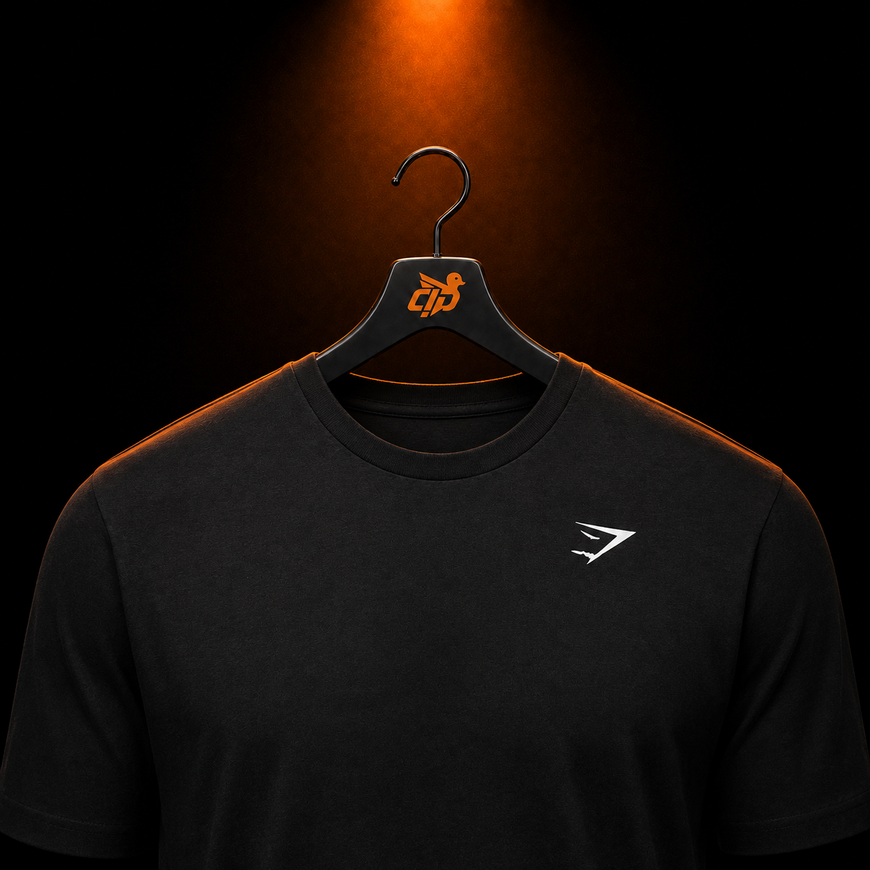 Gymshark Crest T-Shirt Black con presentación de producto — Crazy!Duck Hype
