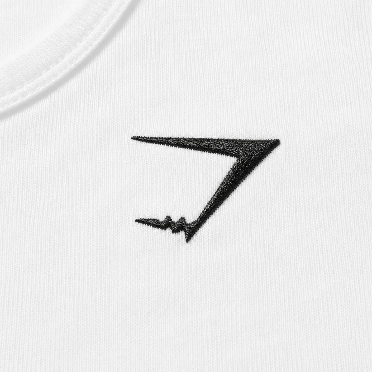 Gymshark Critical Tank White, detalle de logo y material — Crazy!Duck Hype