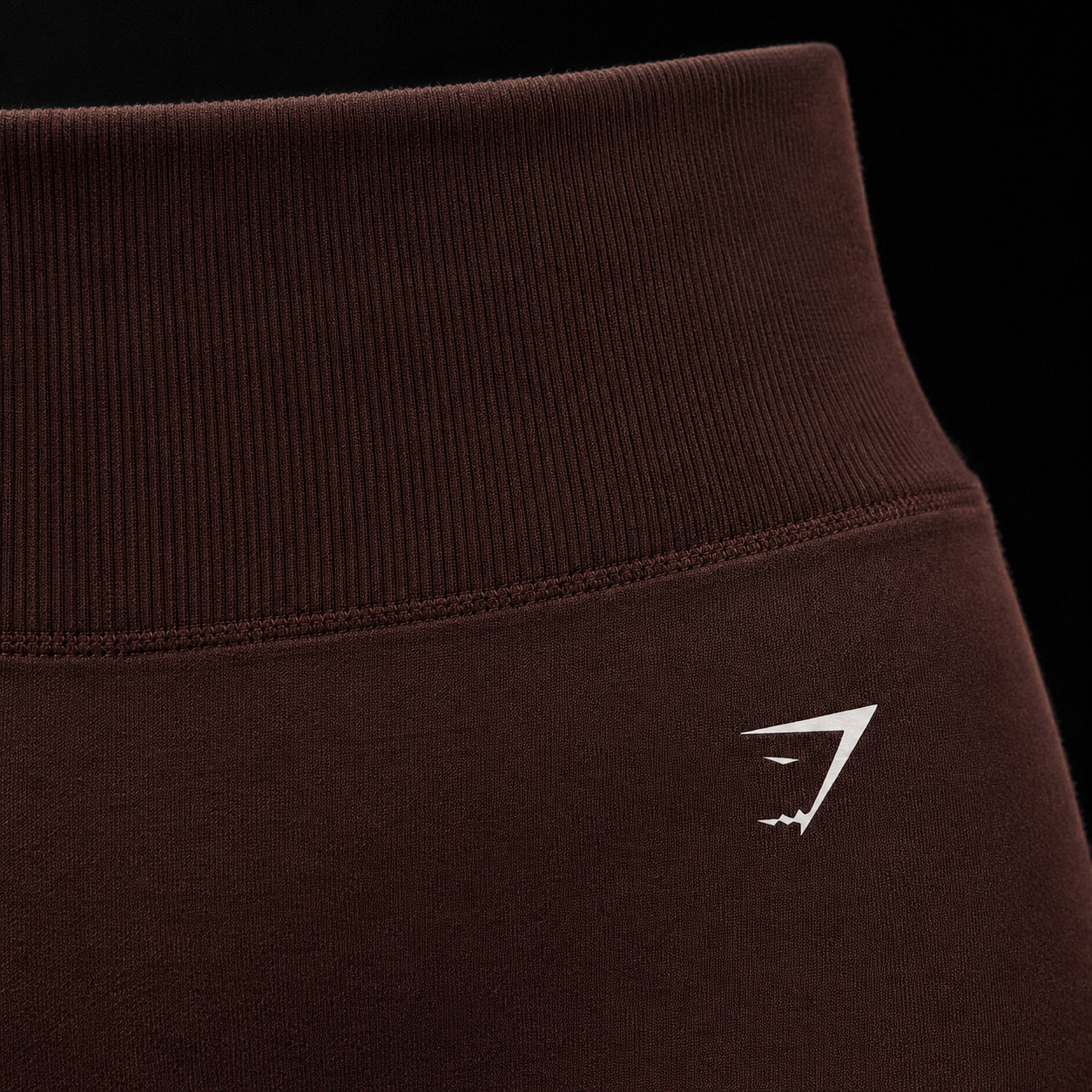 Gymshark Everyday Seamless Shorts Cherry Purple, detalle de logo y material — Crazy!Duck Hype