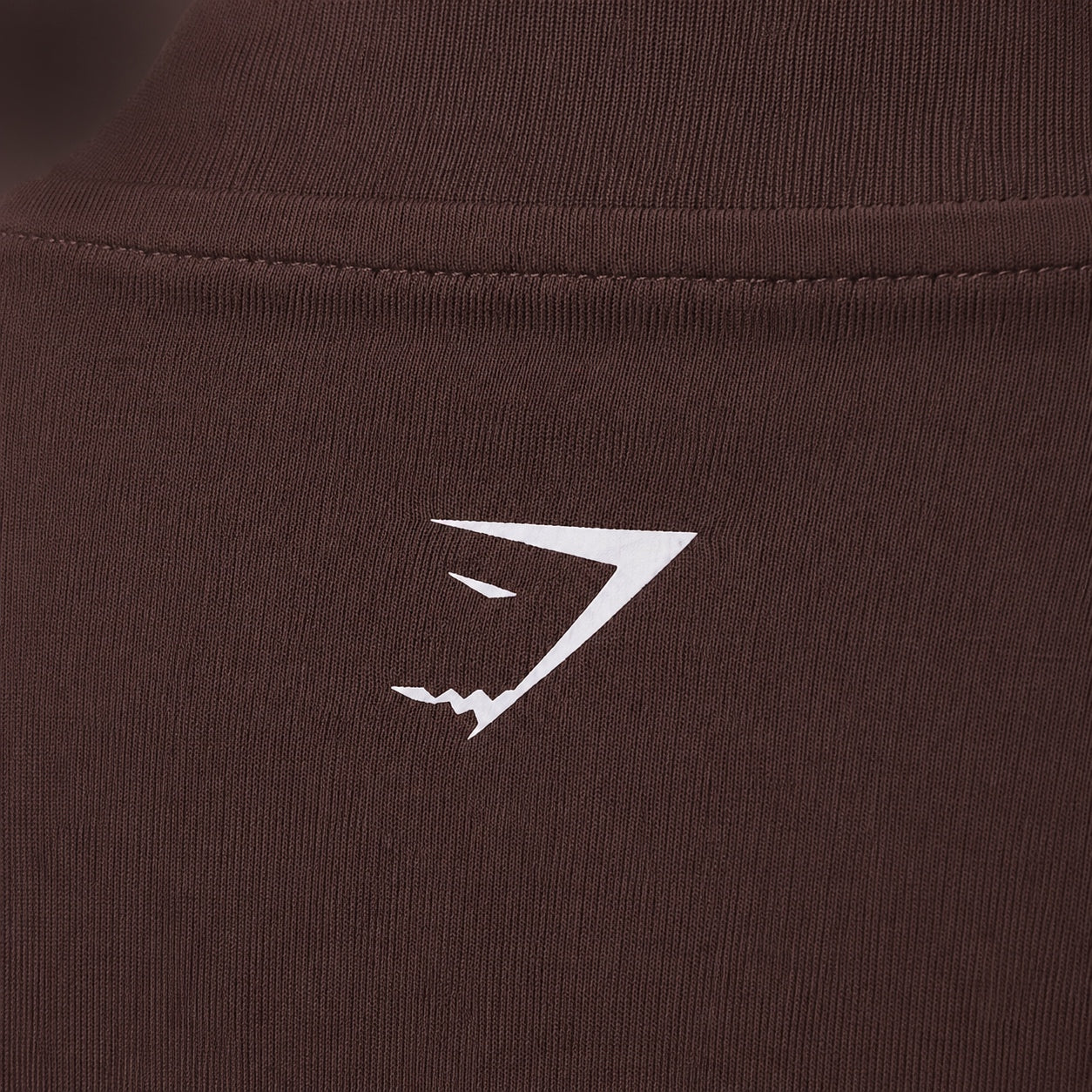 Gymshark Everyday Seamless Zip Tracktop Espresso Brown, detalle de logo y material — Crazy!Duck Hype