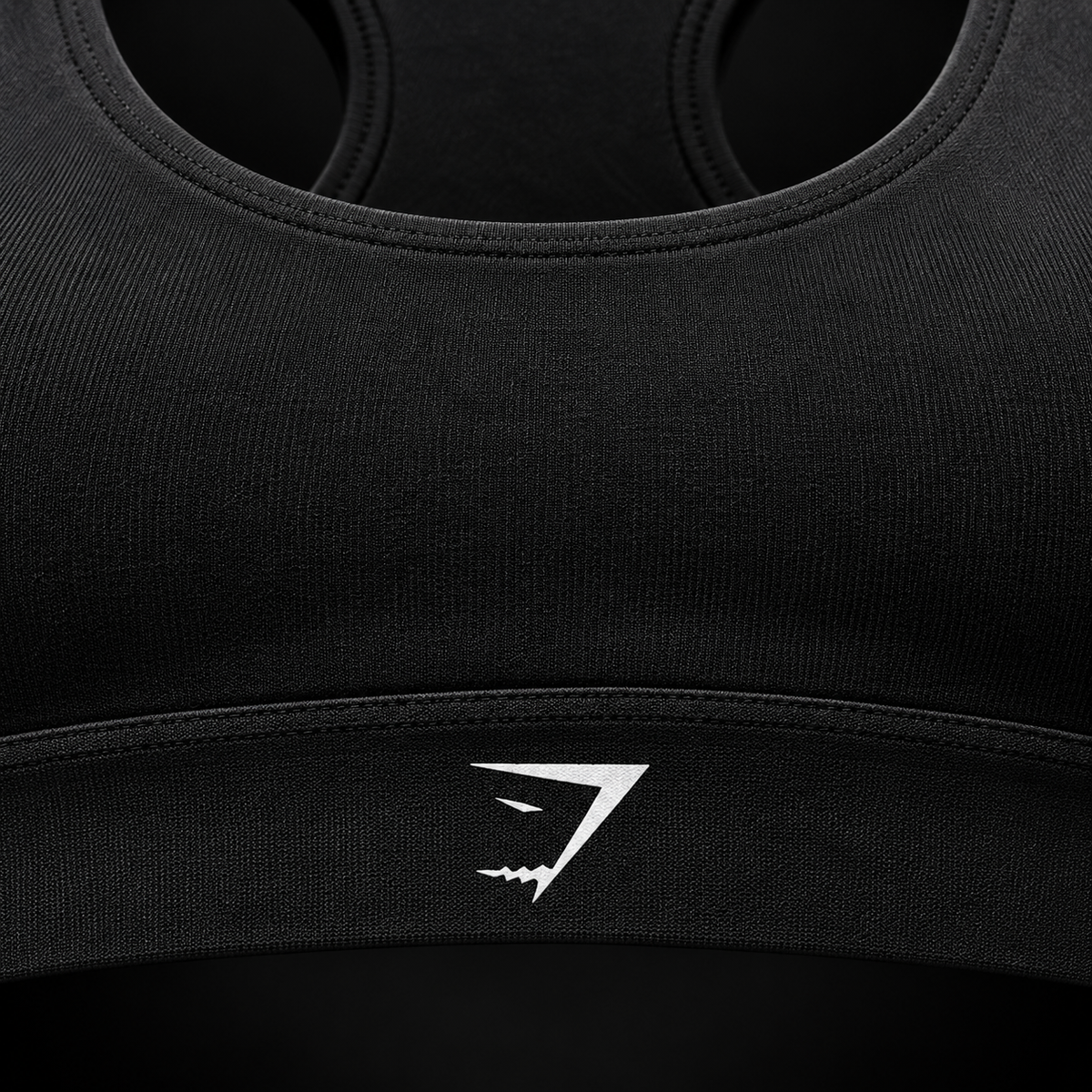 Gymshark Medium Support Running Sports Bra GS Black, detalle de logo y material — Crazy!Duck Hype
