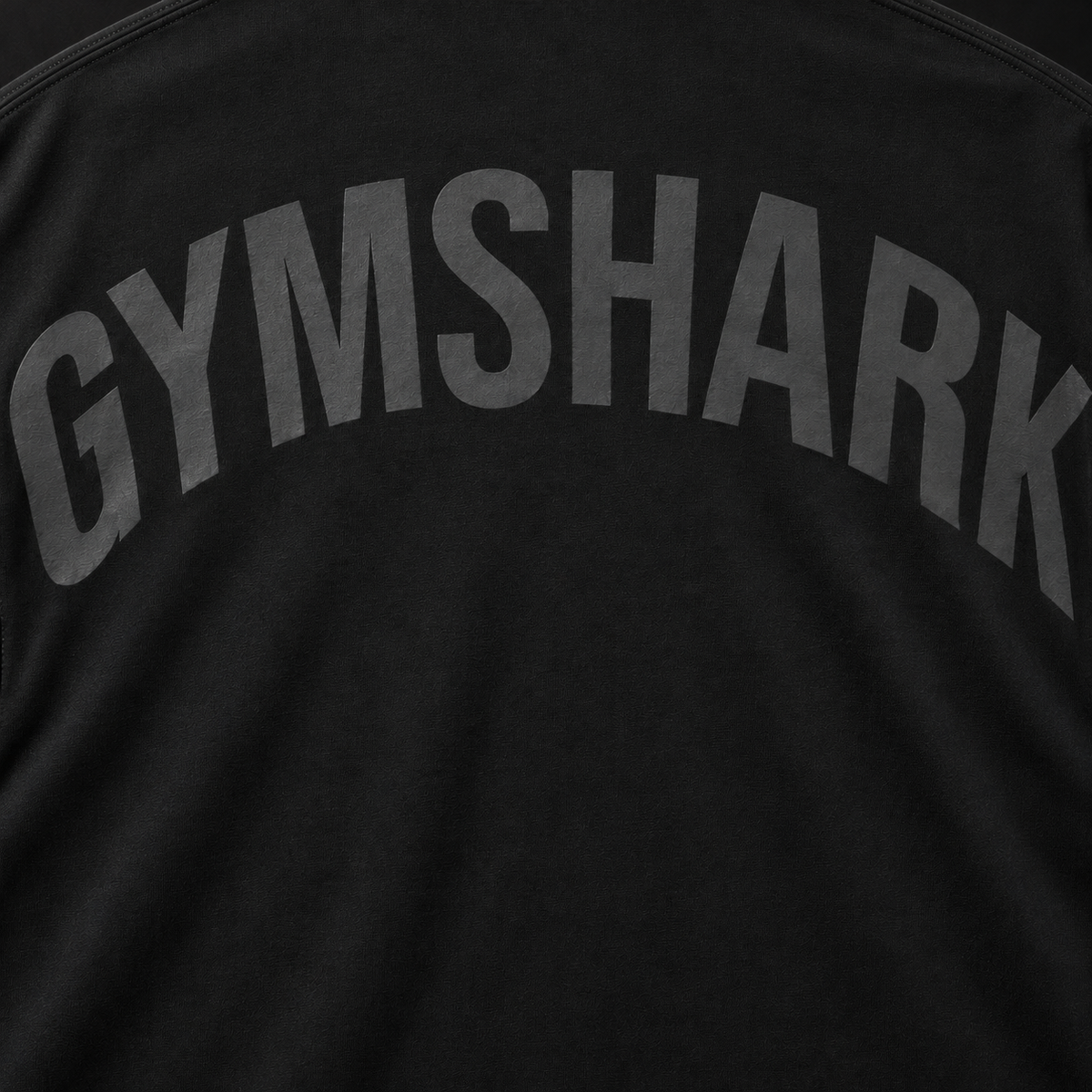 Gymshark Power T-Shirt Black/Asphalt Grey, detalle de estampado y diseño — Crazy!Duck Hype