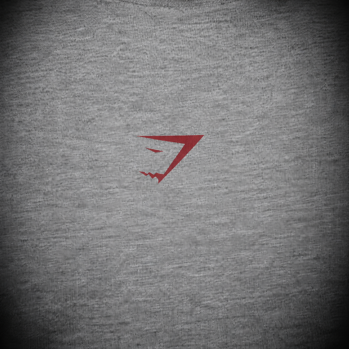 Gymshark Power T-Shirt Charcoal Core Marl/Sets Red, detalle de logo y material — Crazy!Duck Hype