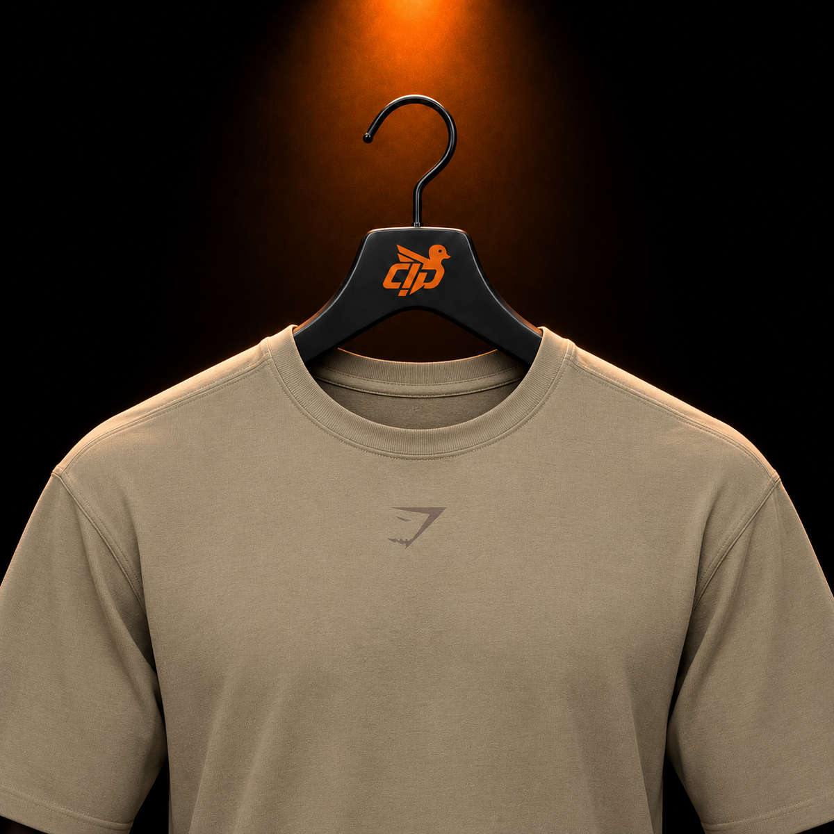 Gymshark Power T-Shirt Lifestyle Brown con presentación de producto — Crazy!Duck Hype