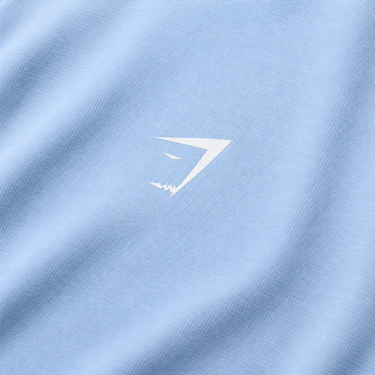Gymshark Power T-Shirt Tranquil Blue, detalle de logo y material — Crazy!Duck Hype