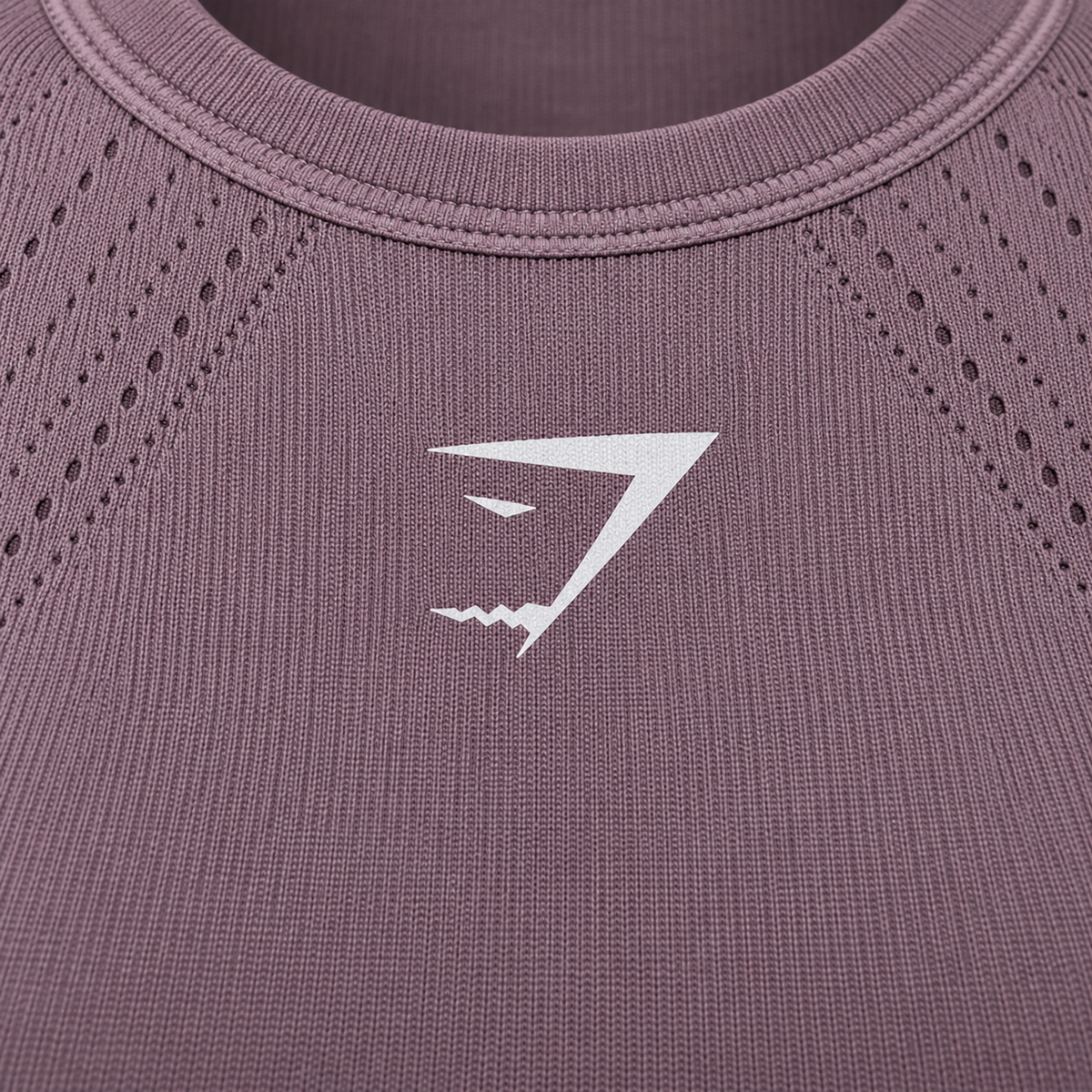 Gymshark Running Seamless Tank Dusk Purple/Walnut Mauve, detalle de logo y material — Crazy!Duck Hype