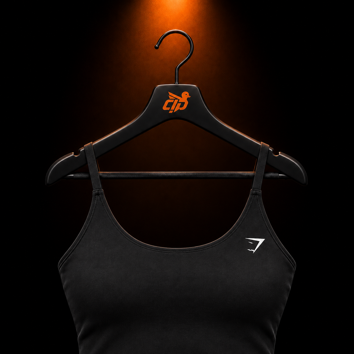 Gymshark Training Shelf Cami Tank Black con presentación de producto — Crazy!Duck Hype