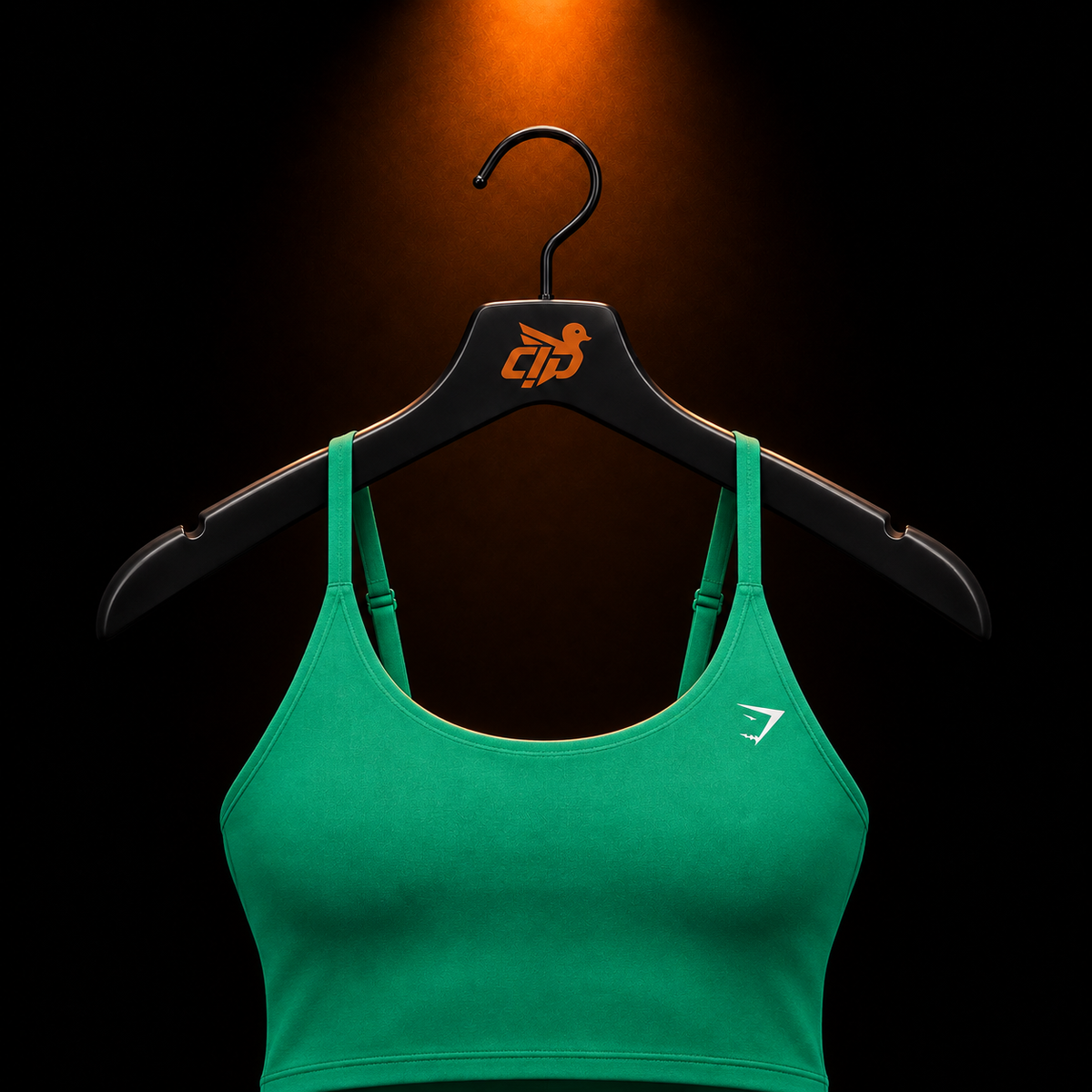 Gymshark Training Shelf Cami Tank Track Green con presentación de producto — Crazy!Duck Hype