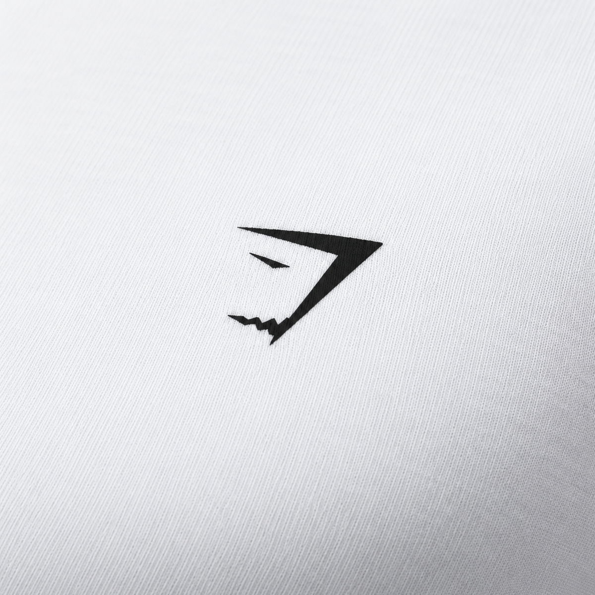Gymshark Training Shelf Cami Tank White, detalle de logo y material — Crazy!Duck Hype