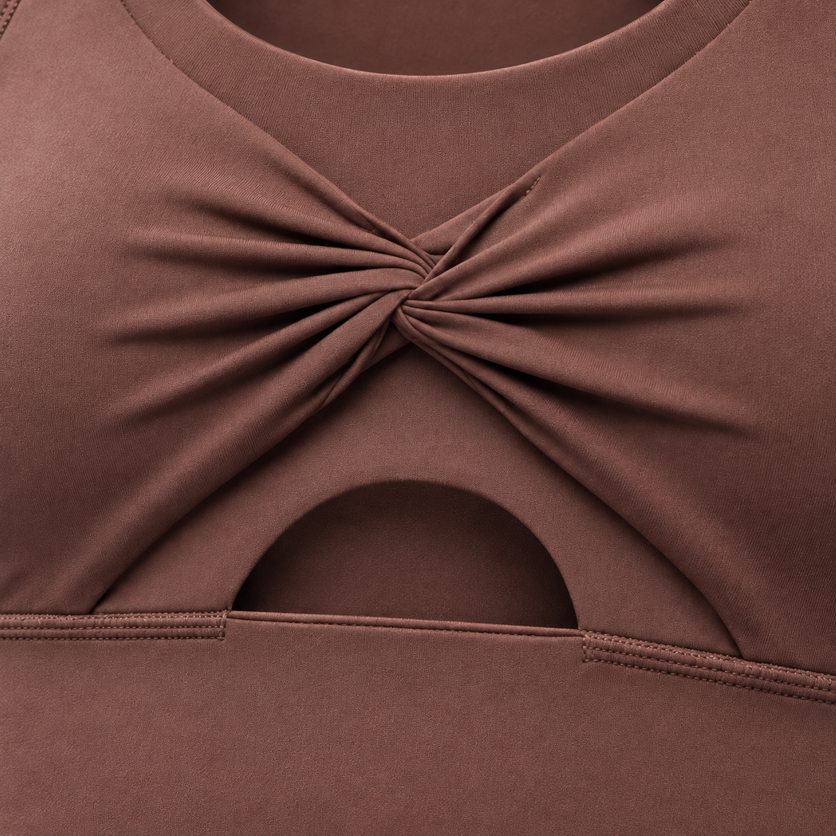 Gymshark Twist Front Sports Bra Espresso Brown, detalle de logo y material — Crazy!Duck Hype