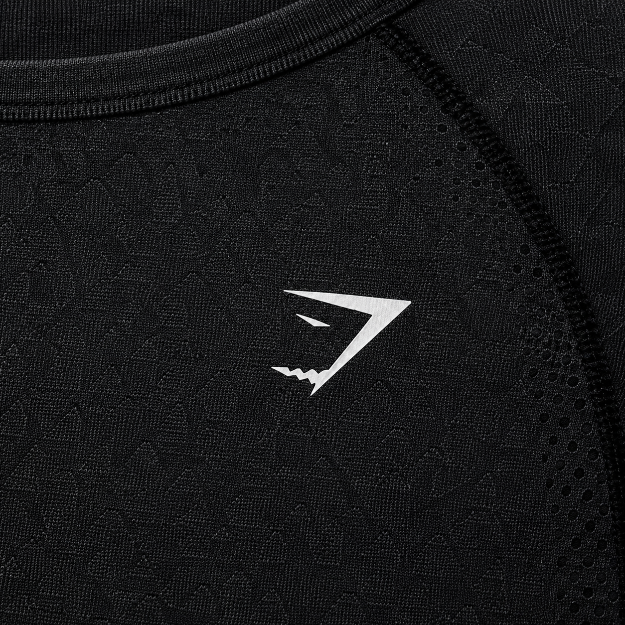 Gymshark Vital Seamless 2.0 Crop Top Black Marl, detalle de logo y material — Crazy!Duck Hype