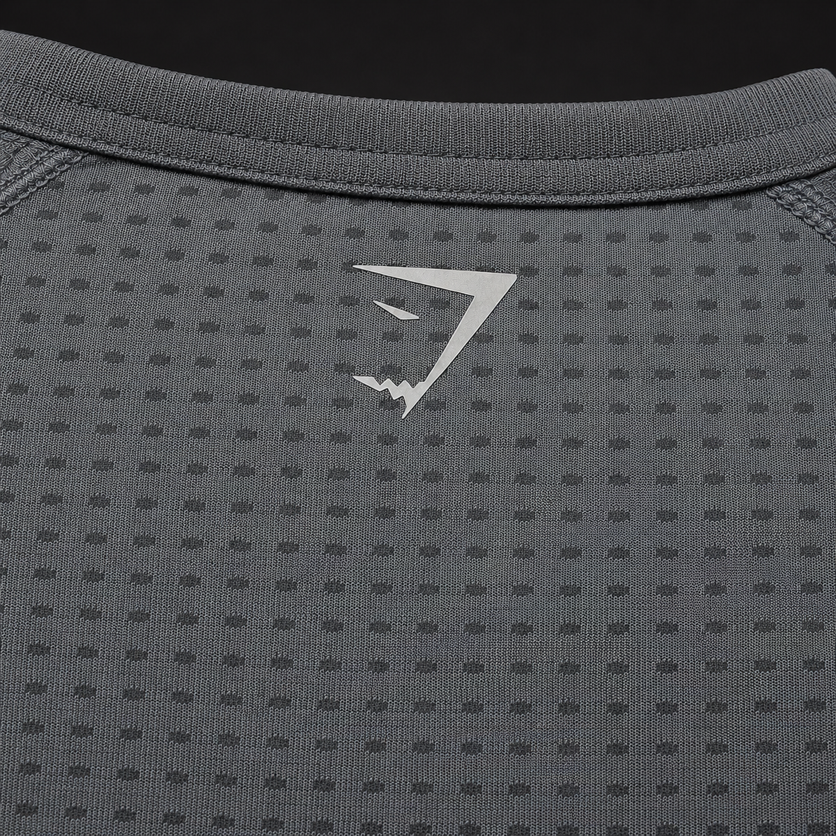 Gymshark Vital Seamless 2.0 Crop Top Grey, detalle de cuello y tejido — Crazy!Duck Hype
