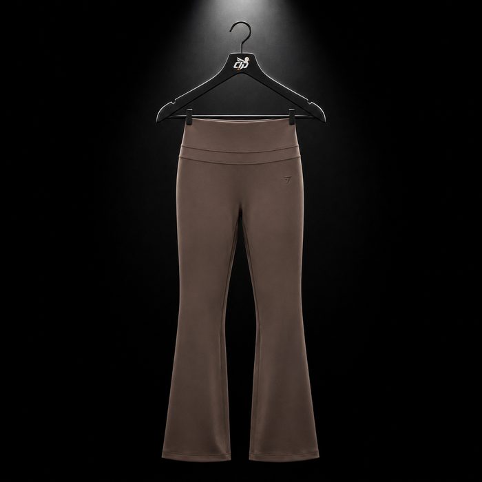 Gymshark Whitney Flared Leggings Soft Brown, vista frontal — Crazy!Duck Hype
