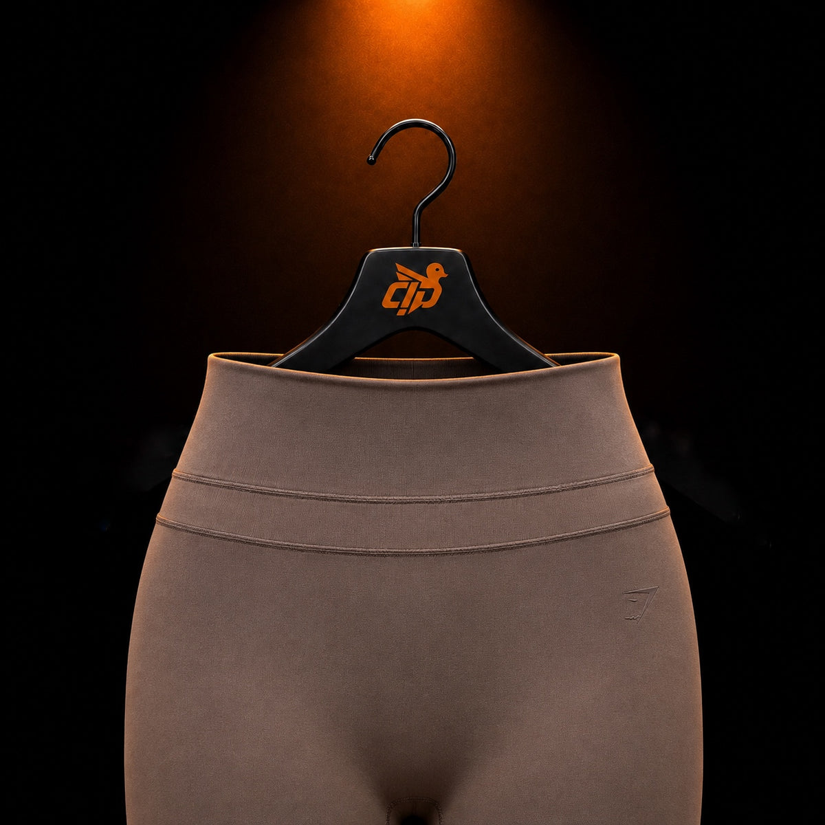 Gymshark Whitney Leggings Soft Brown con presentación de producto — Crazy!Duck Hype