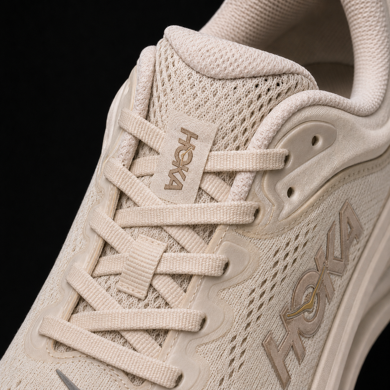 Hoka Bondi 9 Birch Vanilla, detalle de agujetas — Crazy!Duck Hype