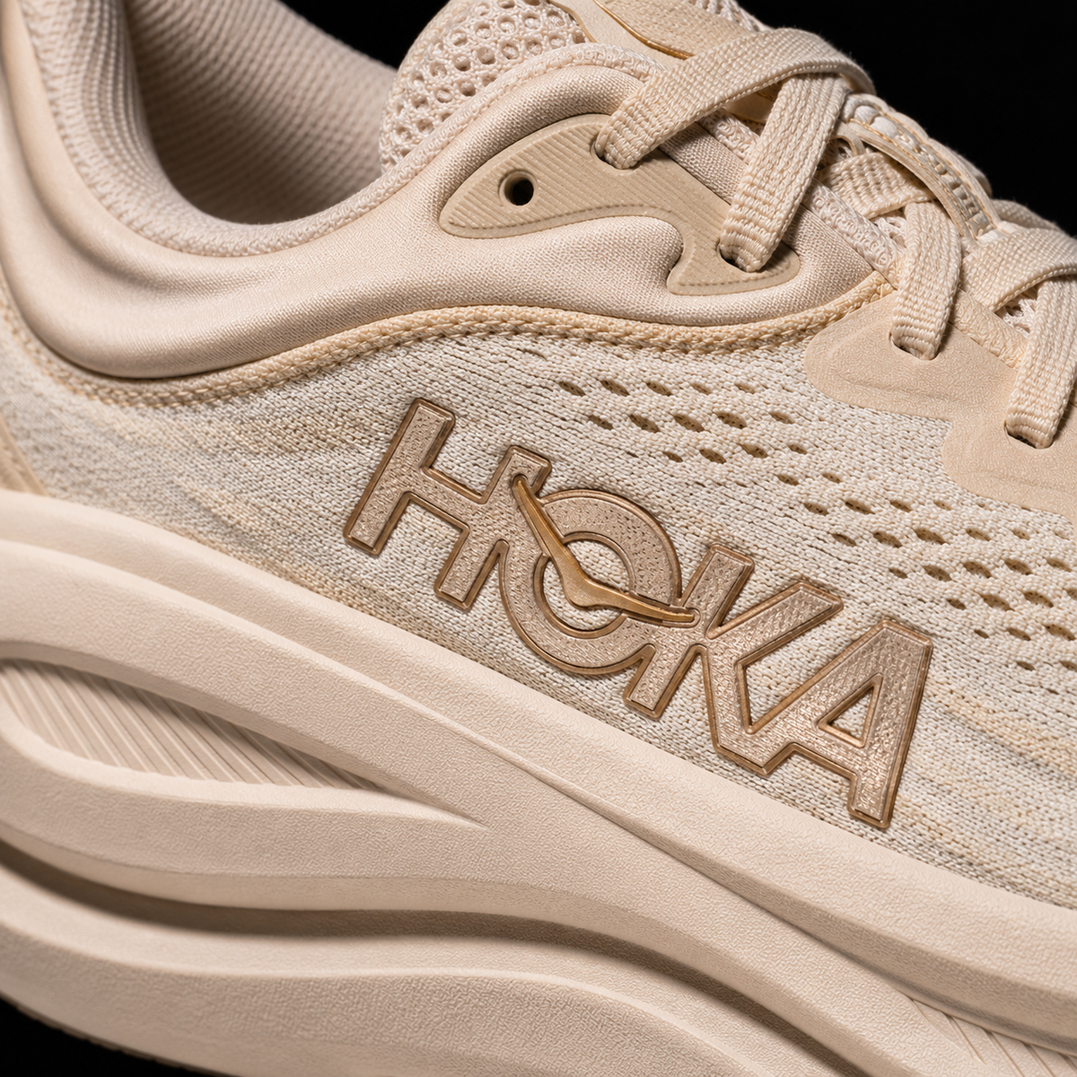 Hoka Bondi 9 Birch Vanilla, detalle de logo y material — Crazy!Duck Hype