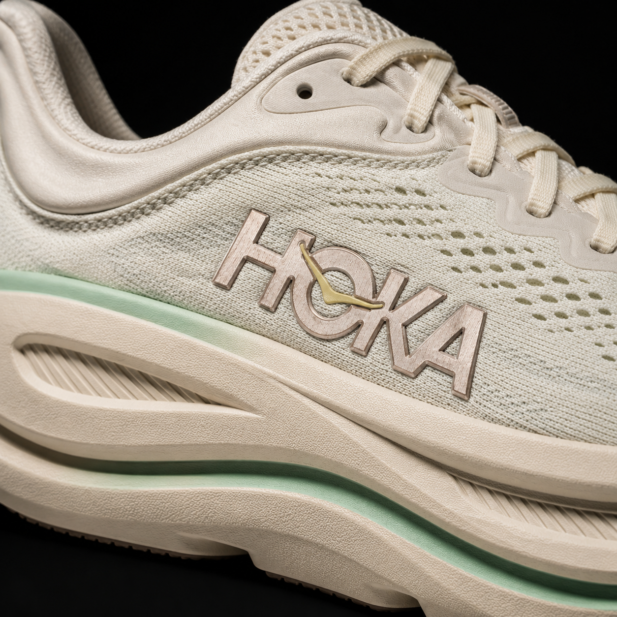 Hoka Bondi 9 Sea Glass Truffle Salt, detalle de logo y material — Crazy!Duck Hype