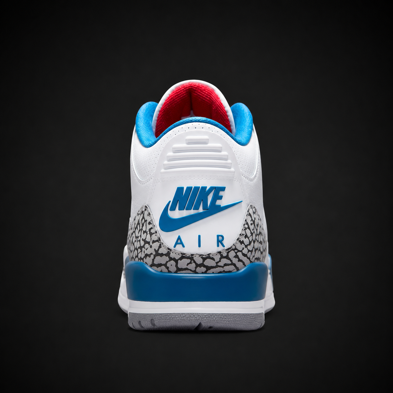 Jordan 3 Retro Royal Blue, vista trasera — Crazy!Duck Hype