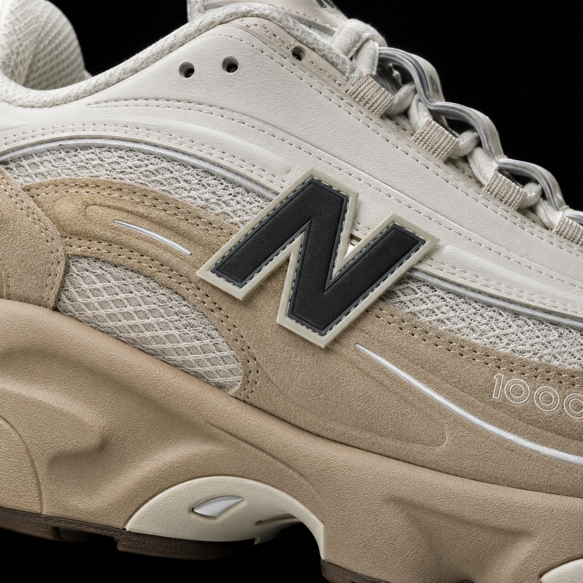 New Balance 1000 Incense Black, detalle de logo y material — Crazy!Duck Hype