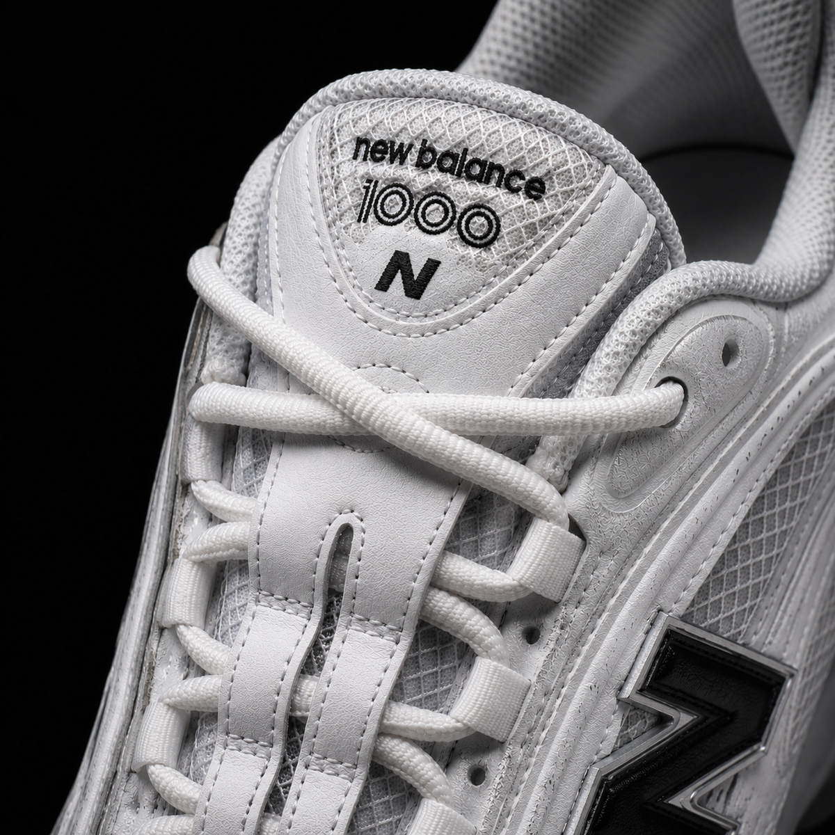 New Balance 1000 Pearl Grey Black, detalle de agujetas — Crazy!Duck Hype