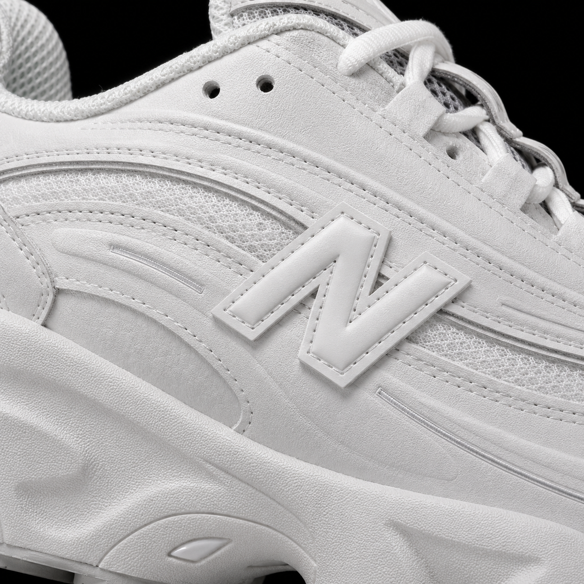 New Balance 1000 White, detalle de logo y material — Crazy!Duck Hype