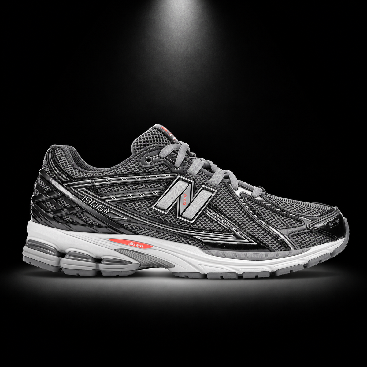 New Balance 1906R Black Metallic Grey Urgent Red, vista lateral — Crazy!Duck Hype