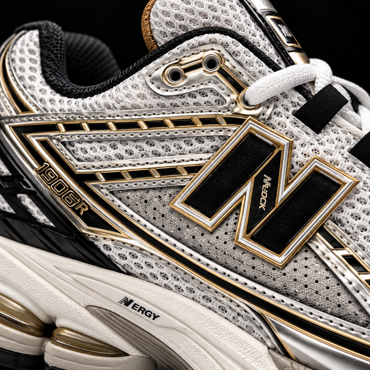 New Balance 1906R Metallic Silver Gold, detalle de logo y material — Crazy!Duck Hype