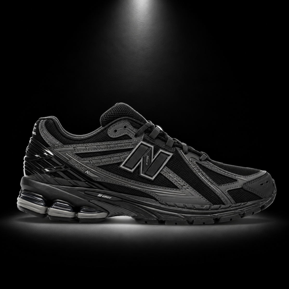 New Balance 1906R Triple Black, vista lateral — Crazy!Duck Hype