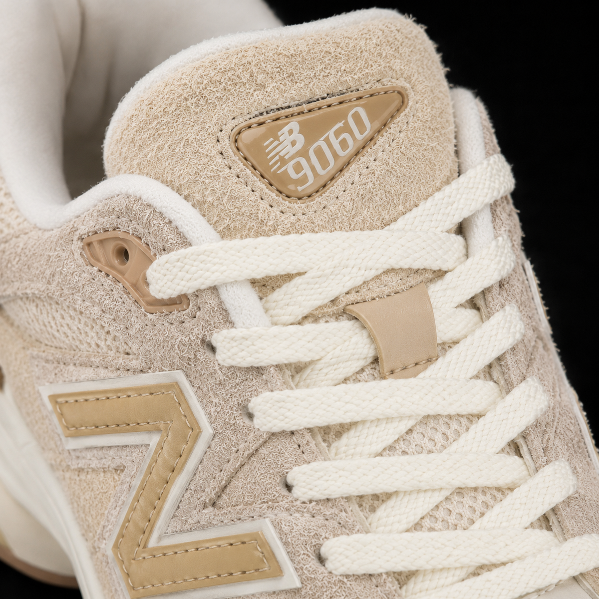 New Balance 9060 Bisque Sea Salt, detalle de agujetas — Crazy!Duck Hype