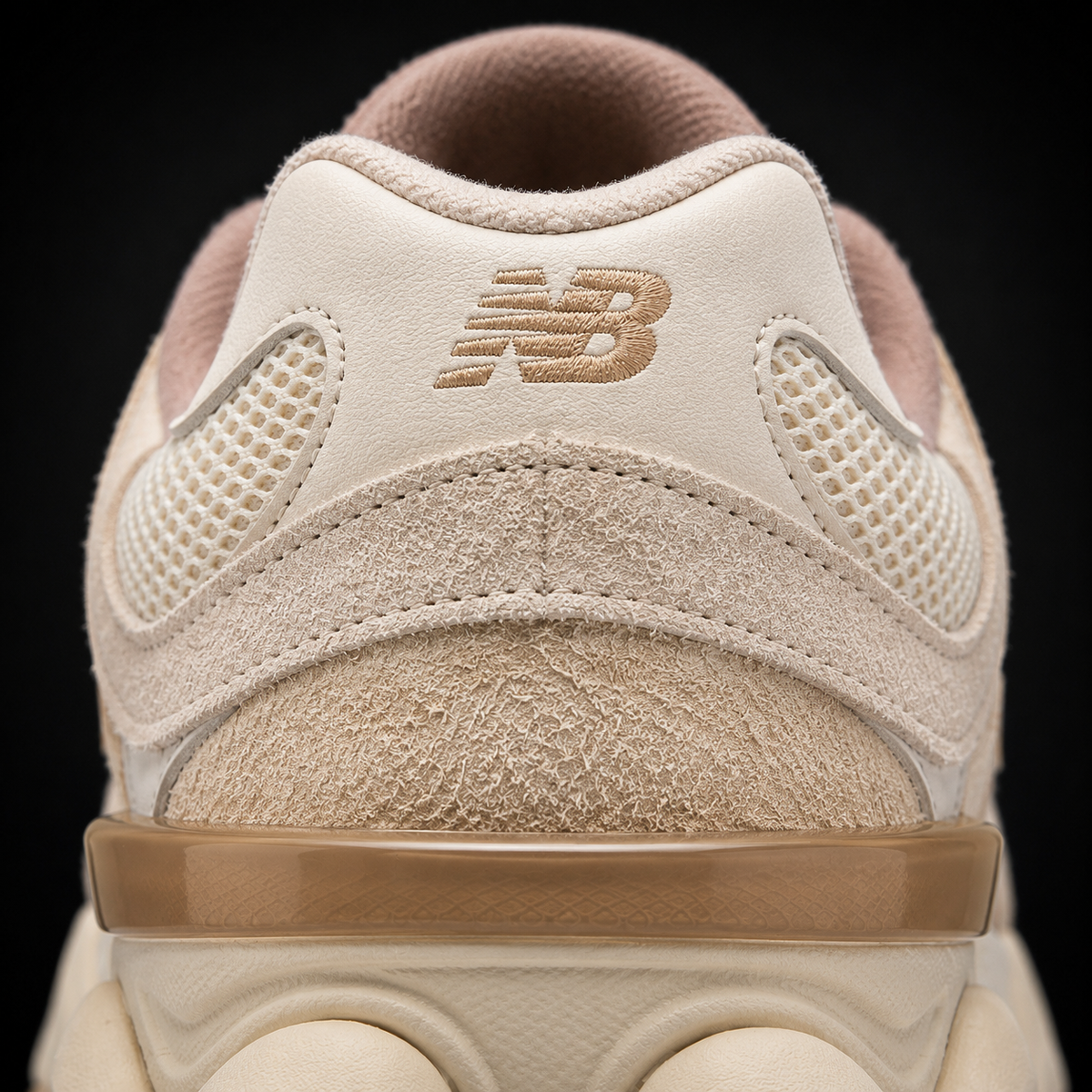 New Balance 9060 Bisque Sea Salt, detalle de logo y material — Crazy!Duck Hype