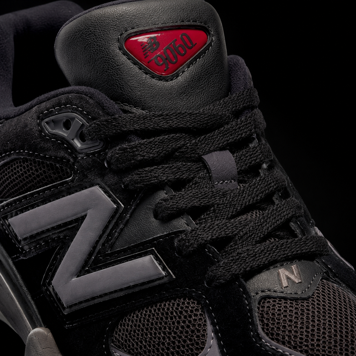 New Balance 9060 Black Castlerock, detalle de agujetas — Crazy!Duck Hype
