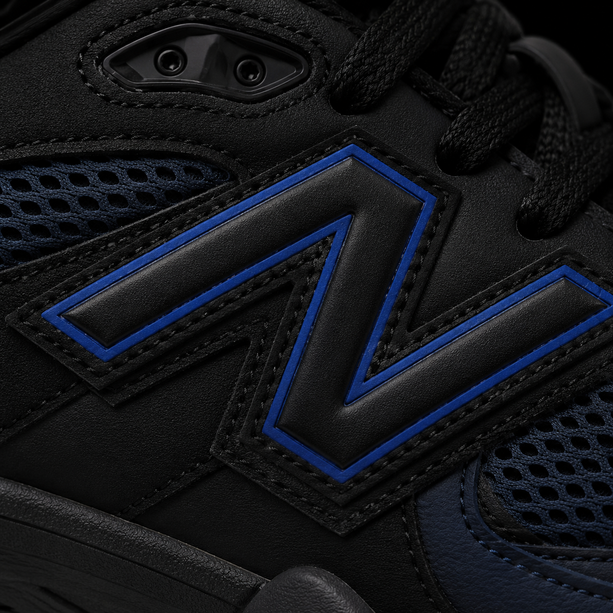 New Balance 9060 Black Indigo, detalle de logo y material — Crazy!Duck Hype
