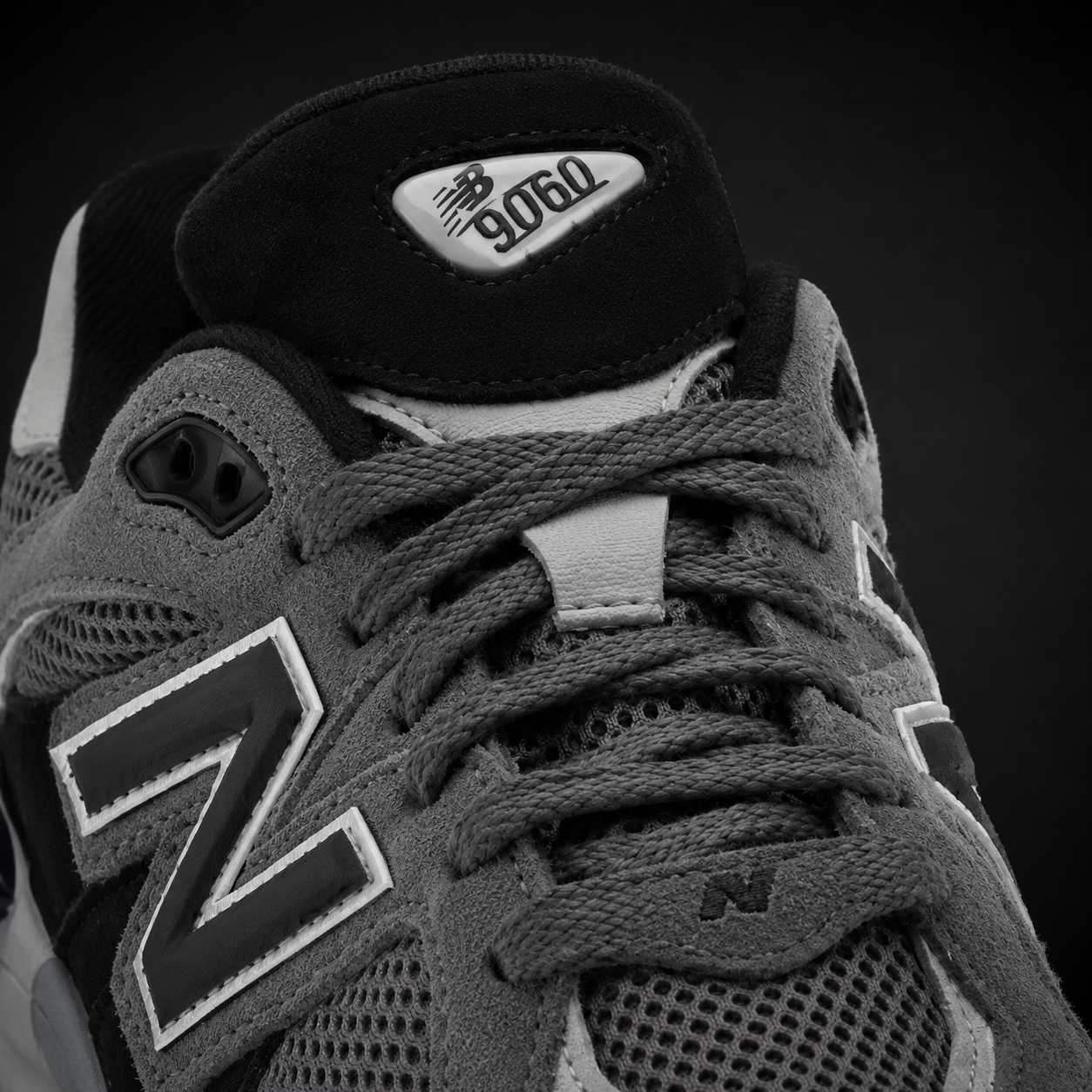New Balance 9060 Castlerock Black, detalle de agujetas — Crazy!Duck Hype