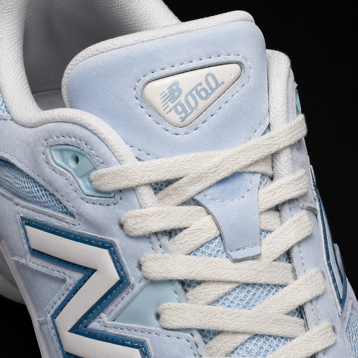 New Balance 9060 Chrome Blue, detalle de agujetas — Crazy!Duck Hype