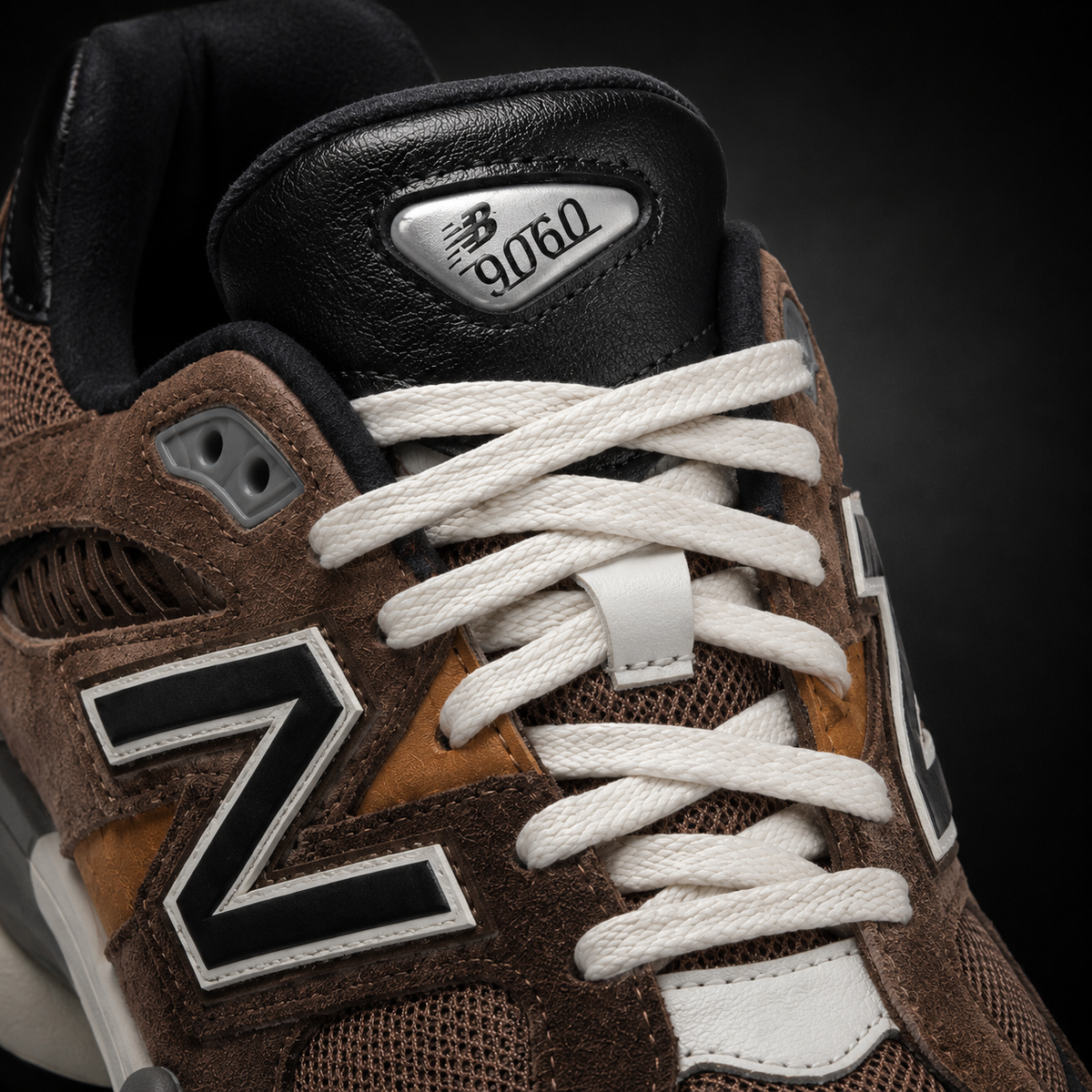 New Balance 9060 Dark Mushroom, detalle de agujetas — Crazy!Duck Hype