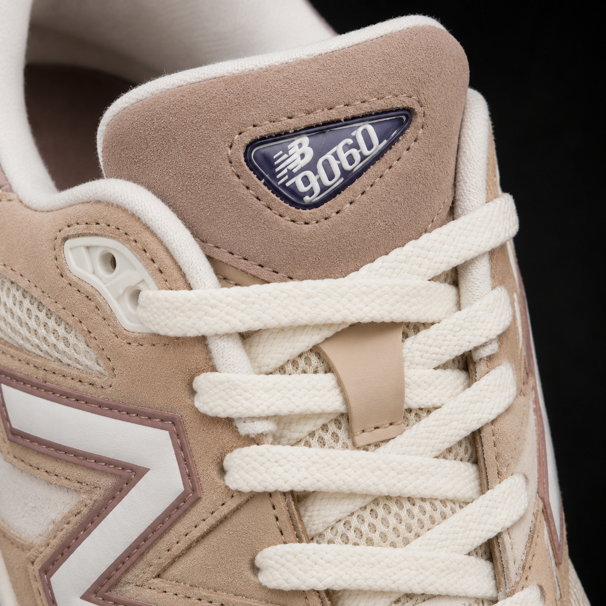 New Balance 9060 Earth Shadow, detalle de agujetas — Crazy!Duck Hype