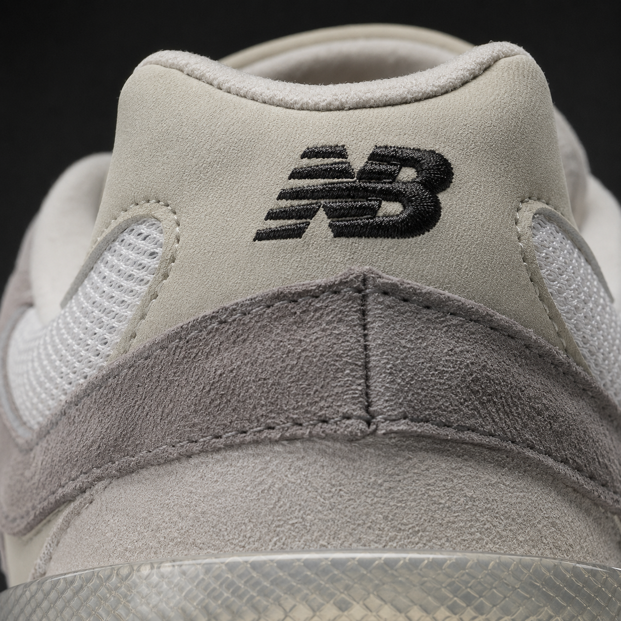 New Balance 9060 Grey, detalle de logo y material — Crazy!Duck Hype