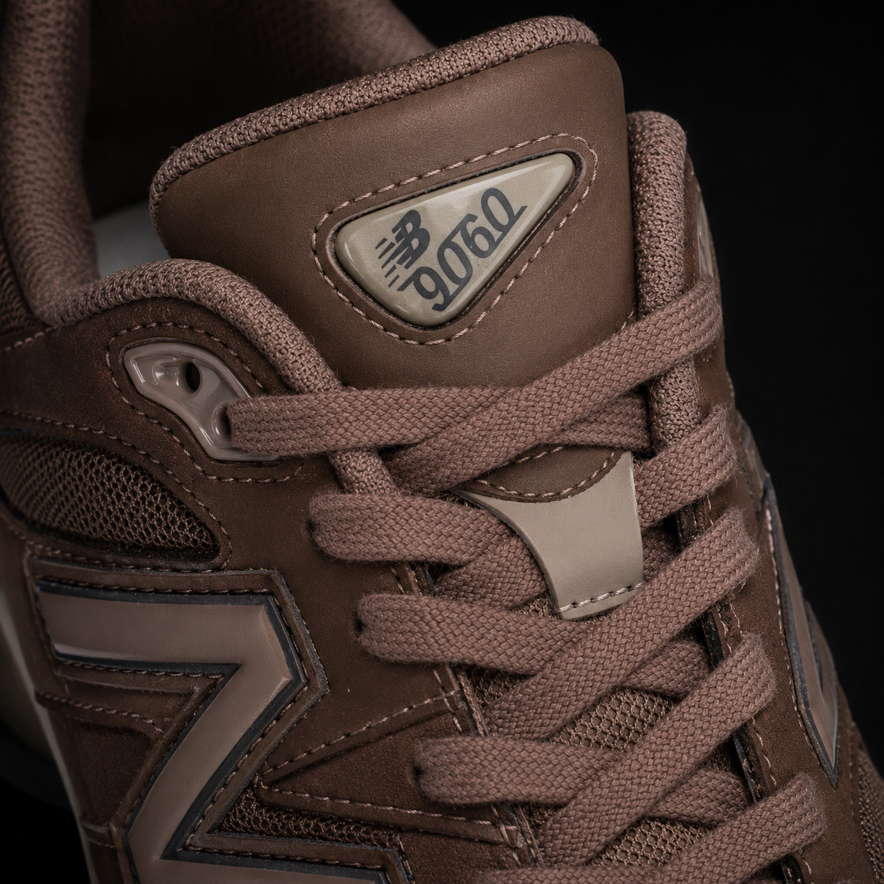 New Balance 9060 Mono Cortado, detalle de agujetas — Crazy!Duck Hype