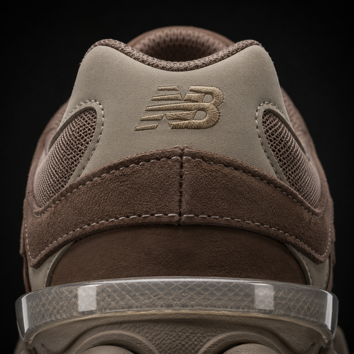 New Balance 9060 Mono Cortado, detalle de logo y material — Crazy!Duck Hype