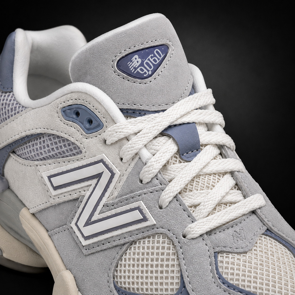 New Balance 9060 Pearl Grey Linen, detalle de agujetas — Crazy!Duck Hype