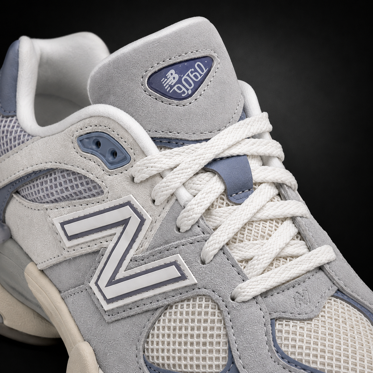 New Balance 9060 Pearl Grey Linen, detalle de agujetas — Crazy!Duck Hype