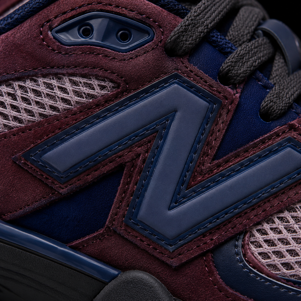 New Balance 9060 Plum Brown Ice Wine, detalle de logo y material — Crazy!Duck Hype