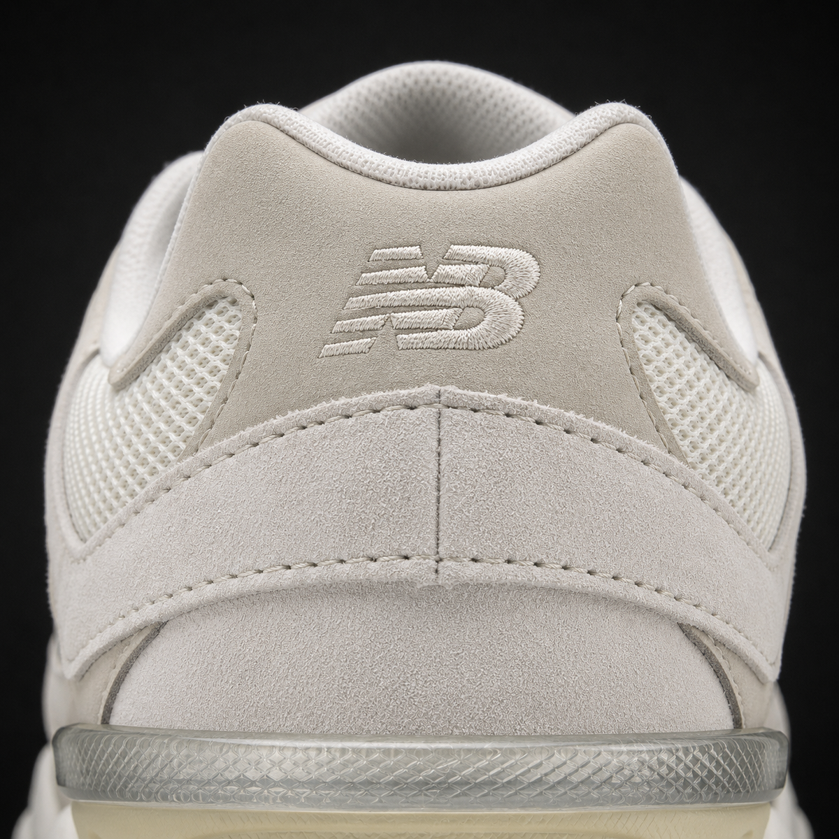 New Balance 9060 Sea Salt Moonbeam, detalle de logo y material — Crazy!Duck Hype