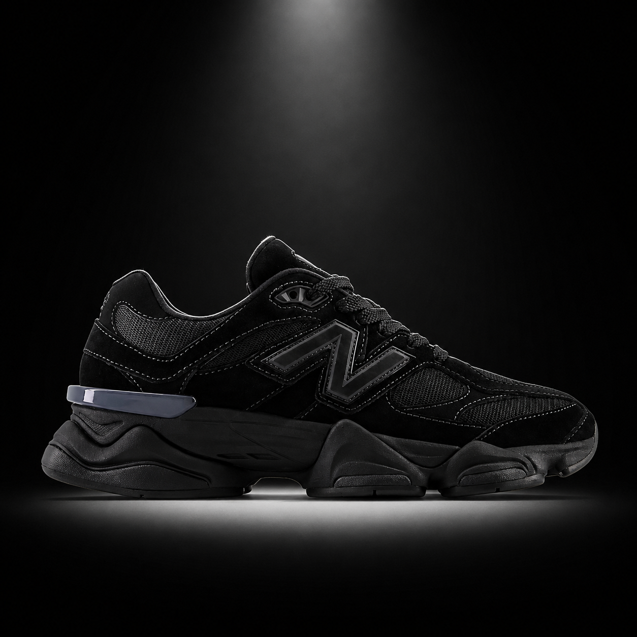New Balance 9060 Triple Black, vista lateral — Crazy!Duck Hype