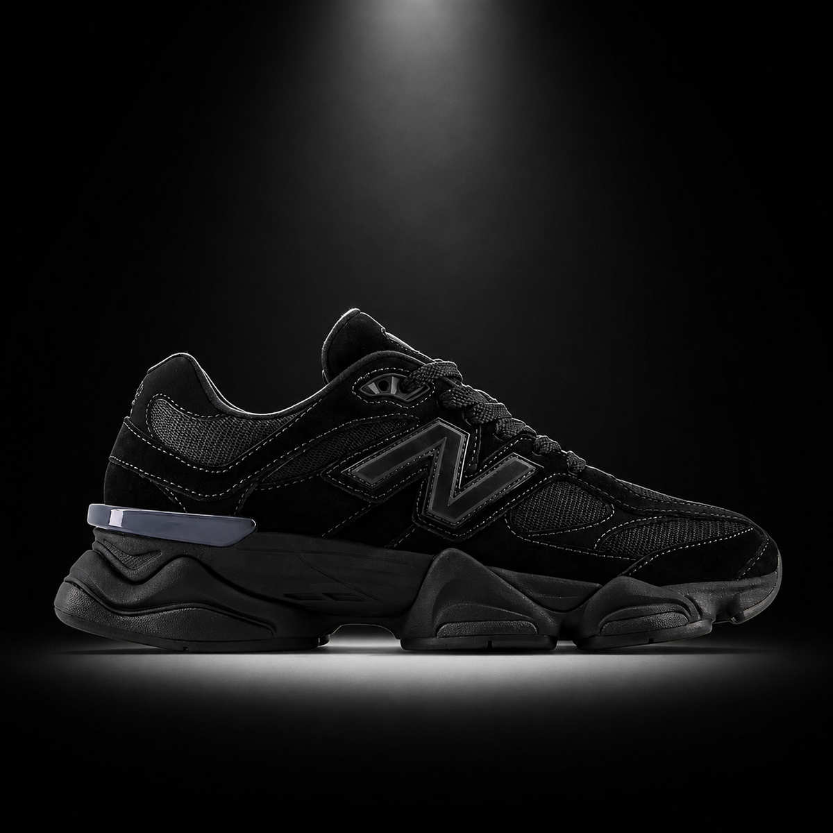 New Balance 9060 Triple Black, vista lateral — Crazy!Duck Hype
