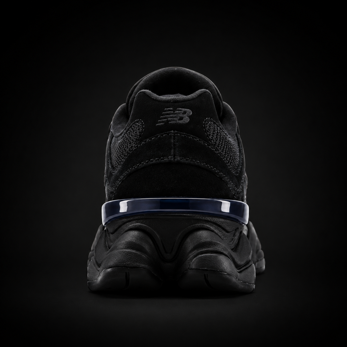 New Balance 9060 Triple Black, vista trasera — Crazy!Duck Hype