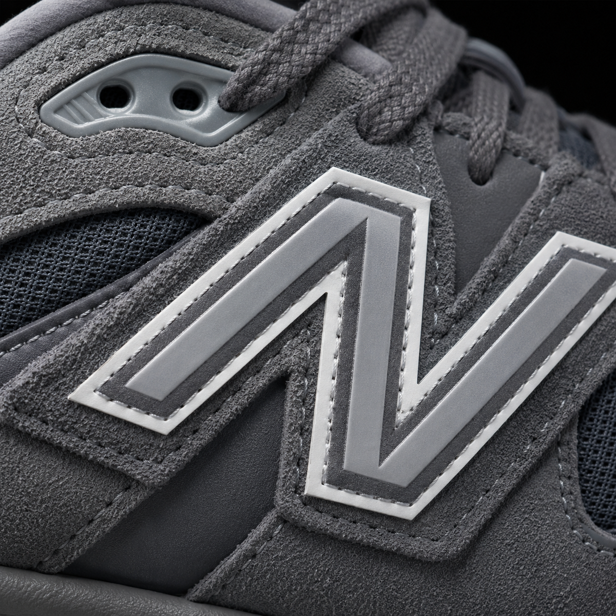 New Balance 9060 Washed Blue, detalle de logo y material — Crazy!Duck Hype