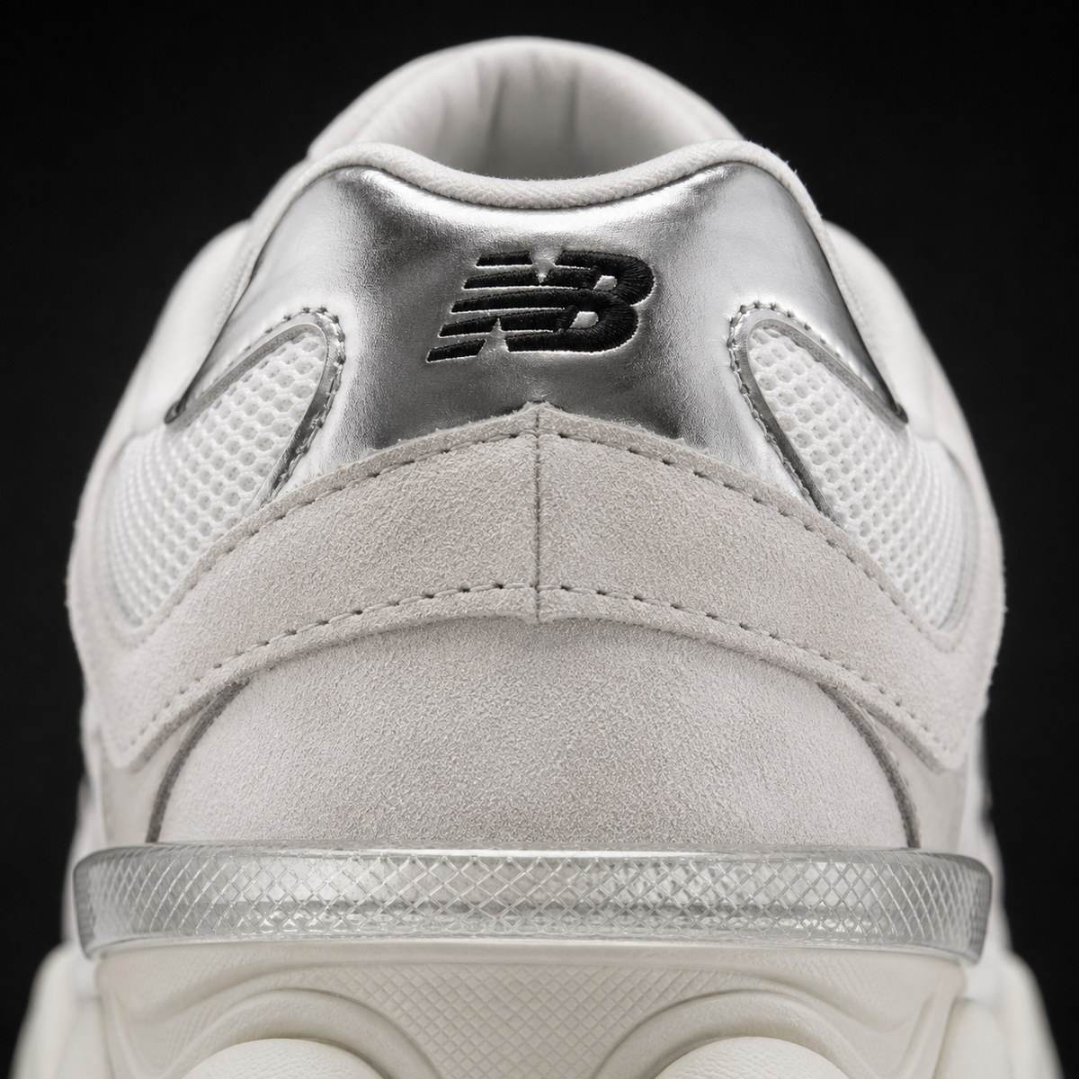 New Balance 9060 White Grey, detalle de logo y material — Crazy!Duck Hype