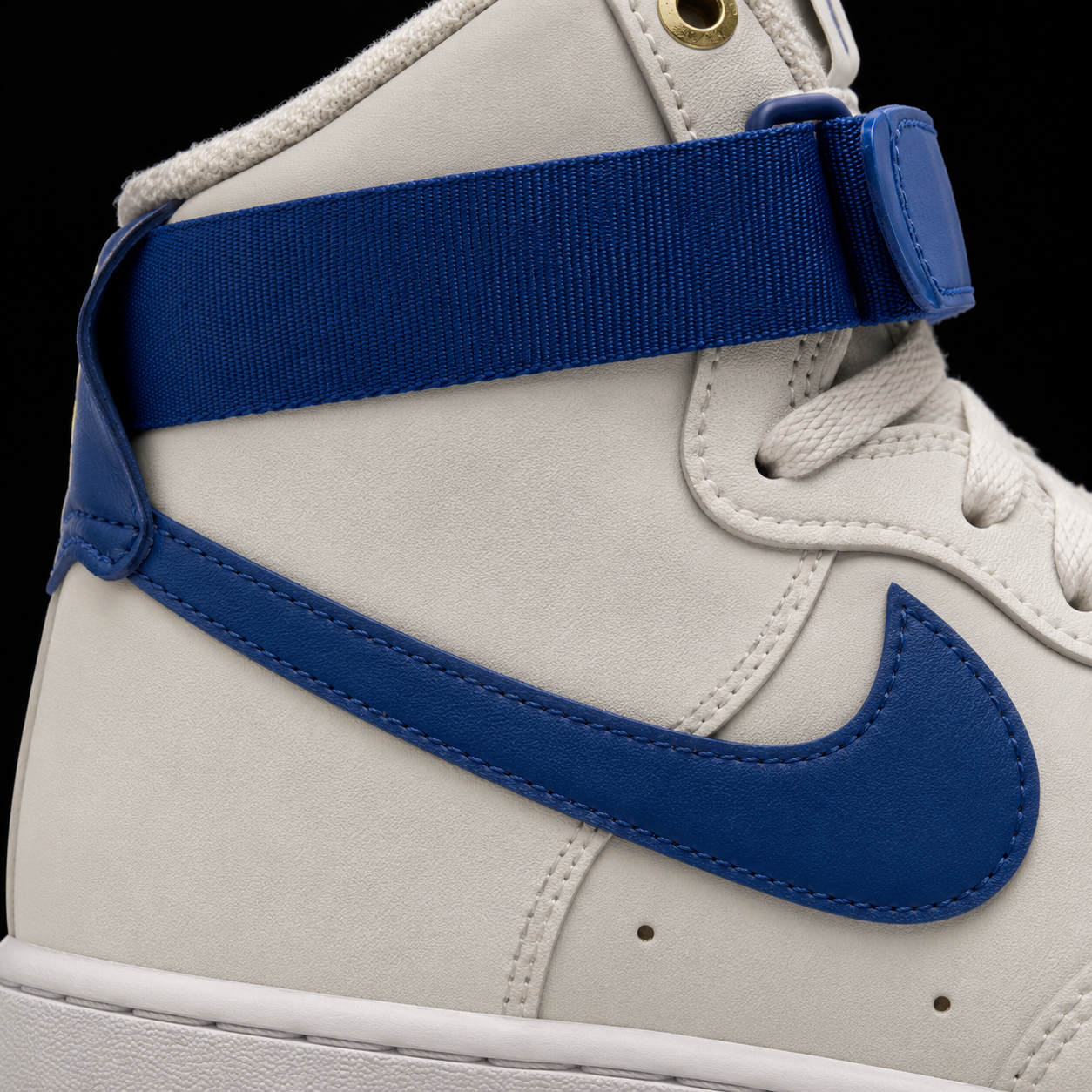 Nike Air Force 1 High '07 40th Aniversary Sail, detalle de logo y material — Crazy!Duck Hype