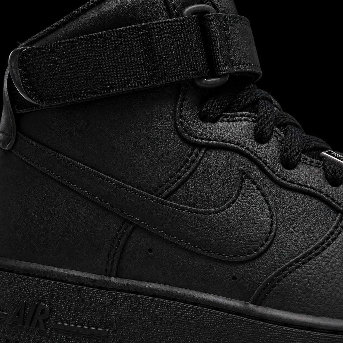 Nike Air Force 1 High '07 Black, detalle de logo y material — Crazy!Duck Hype